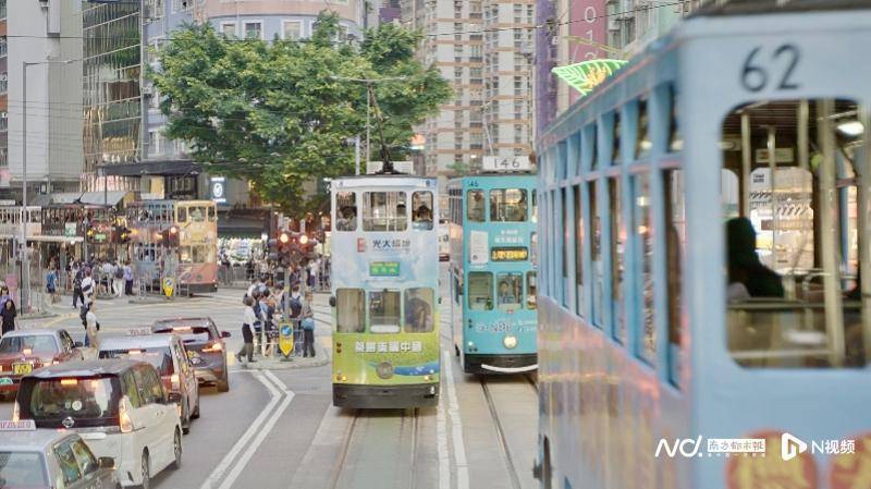 港島“叮叮車(chē)”新涂裝宣推環(huán)保理念，擦亮城市名片迎祖國華誕